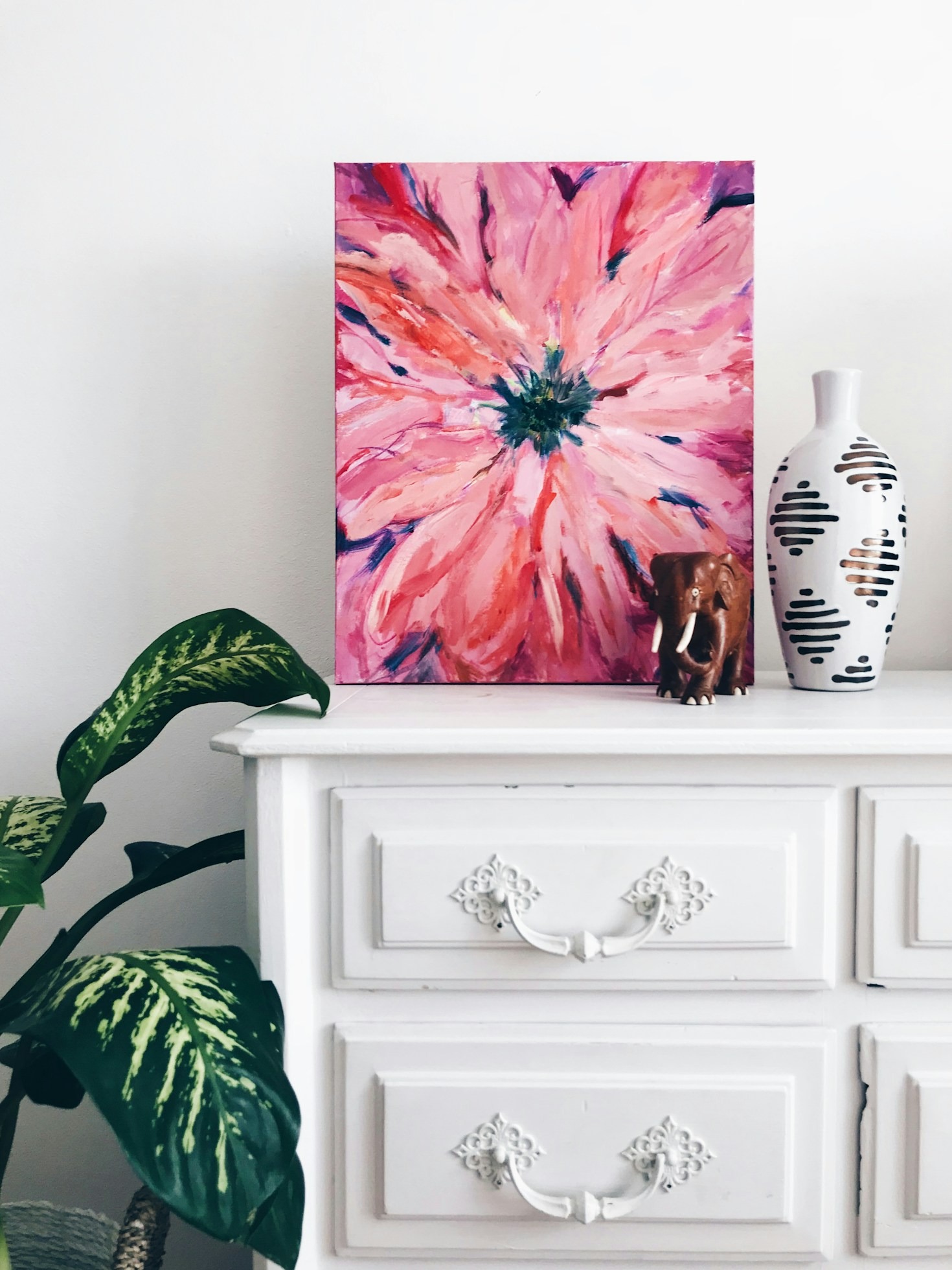 Read more about the article How to Incorporate Antiques into Modern Decor