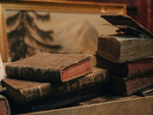 Read more about the article Top 10 Must-Have Antique Items