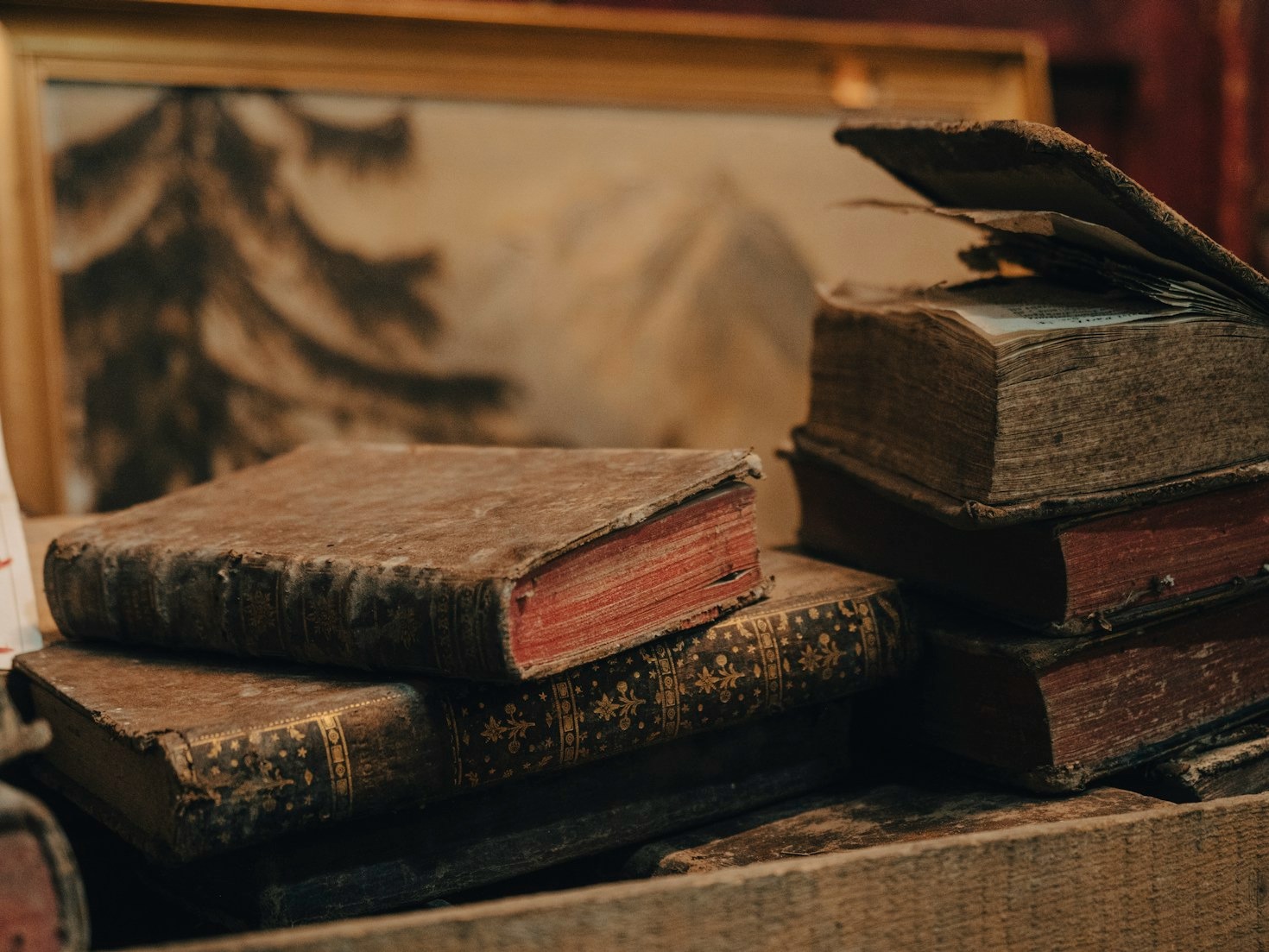 Read more about the article Top 10 Must-Have Antique Items