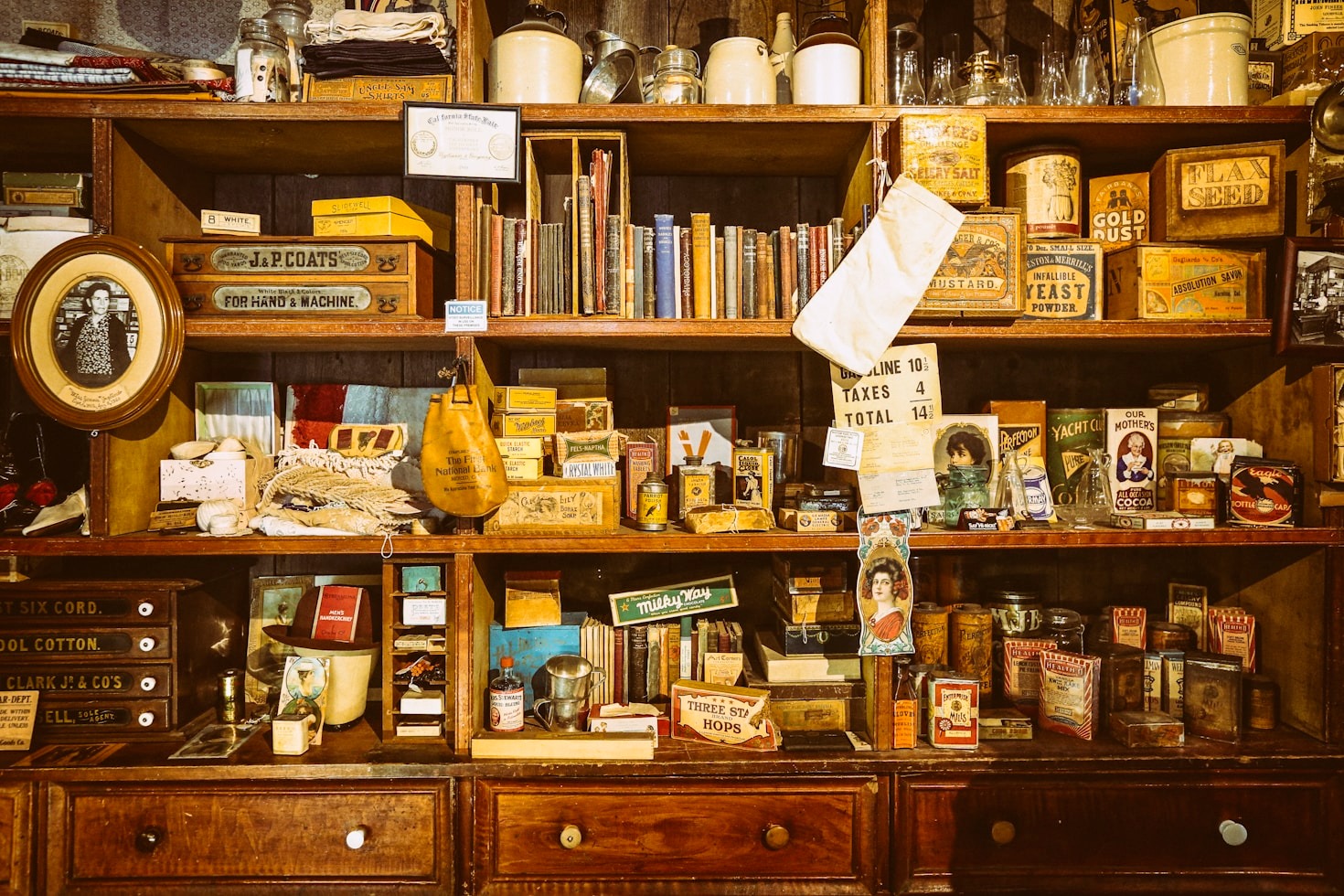 Read more about the article Transforming Rooms with Unique Antique Items